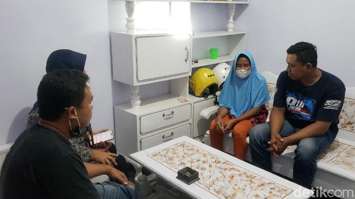 Pembantu di Kota Probolinggo, Pariyem (44) tengah menjadi pemberitaan. Setelah nekat lompat dari lantai 2 rumah majikan karena kelaparan, ia juga mengungkap kisah pilunya.