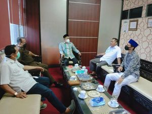 Plh Bupati Jember Sampaikan Salam Gubernur Luruskan Birokrasi ke DPRD