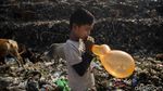 Potret Pemulung Cilik dari Tanah India