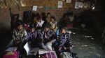 Potret Pemulung Cilik dari Tanah India