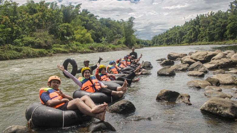 River tubing River tubing