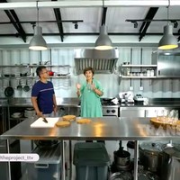 Dapur menjadi area terpenting bagi Renatta sebagai seorang juru masak. Area masak-memasak pun dibuat lebih maksimal. (Foto: YouTube/Trans TV Official)