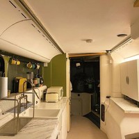 Setelah beberapa bulan pengerjaan, rumah impian mereka pun terwujud. Charlie dan Luke meghabiskan biaya sekitar Rp 292 juta untuk proyek ini. Foto: Instagram/@doubledeckerhome