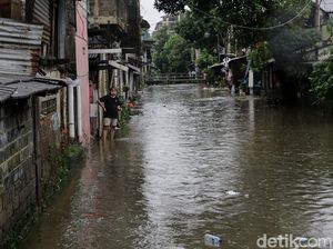 Kemang Utara-Pondok Karya Jaksel Masih Banjir Pagi Ini, 60 Warga Mengungsi