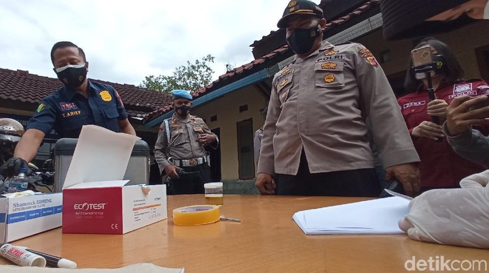 Tes Urine Polisi di Bandung