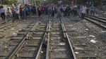 Tolak Kudeta Militer Myanmar, Demonstran Blokir Jalur Kereta Api