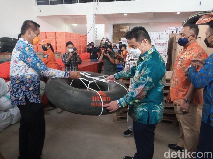 Wagub DKI Jakarta Ahmad Riza Patria mengunjungi kantor BPBD DKI Jakarta.