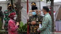 Wali Kota Bekasi Rahmat Effendi turut mendamping dalam peresmian ini.