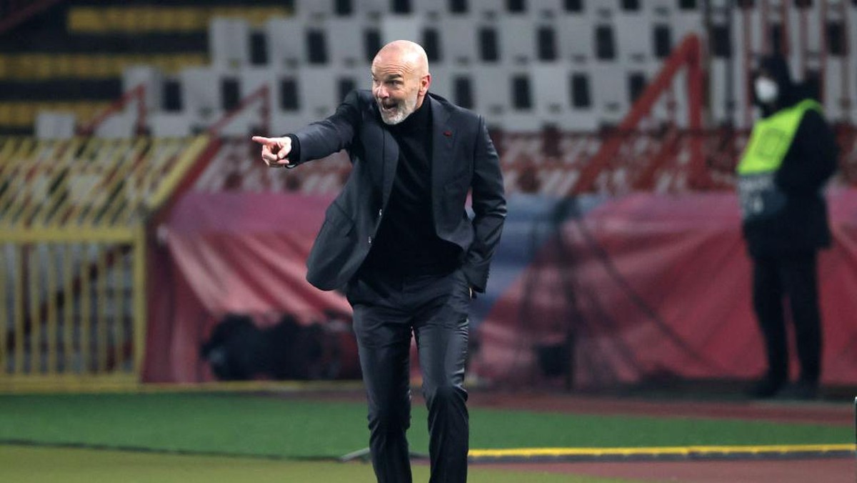 Stefano Pioli menilai AC Milan harusnya bisa kalahkan Red Star Belgrade (Foto: Getty Images/Srdjan Stevanovic)