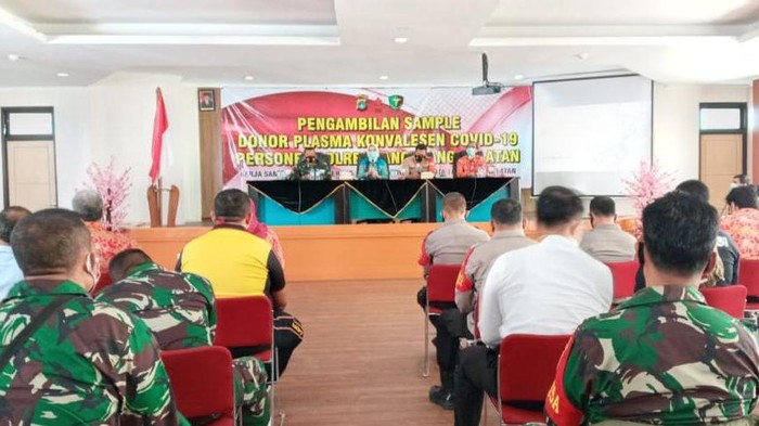 50 personel TNI-Polri penyintas COVID-19 donor plasma konvalesen di Tangsel.