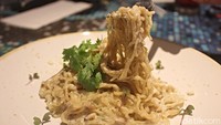 Namun, berbeda dengan bakmi dari Bottega Ristorante. Restoran mewah tersebut menawarkan bakmi mewah dengan campuran minyak truffle. Foto: detikcom/Riska Fitria