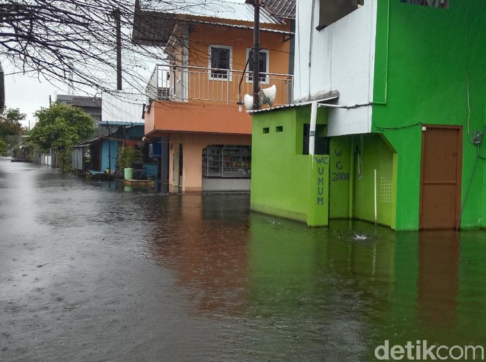Banjir di Desa Jati Wetan Kecamatan Jati, Kudus, Jumat (19/2/2021).