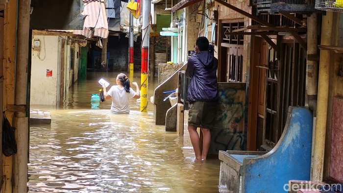 Banjir di RT 13 RW 4, Kebon Pala 2, Kampung Melayu, Jatinegara