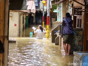 Kampung Melayu 8 Kali Dilanda Banjir Tahun Ini, Warga Harap Ada Pengerukan Kali