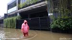 Banjir Setinggi Perut Rendam Jatibening Permai Bekasi