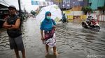 Banjir Setinggi Perut Rendam Jatibening Permai Bekasi