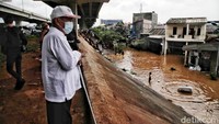 Kawasan Cipinang Melayu terendam banjir. Padahal, Gubernur DKI Jakarta Anies Baswedan sempat membanggakan kawasan ini tak lagi terendam banjir.