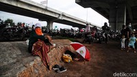 Saat ini mereka masih membutuhkan tempat pengungsian.