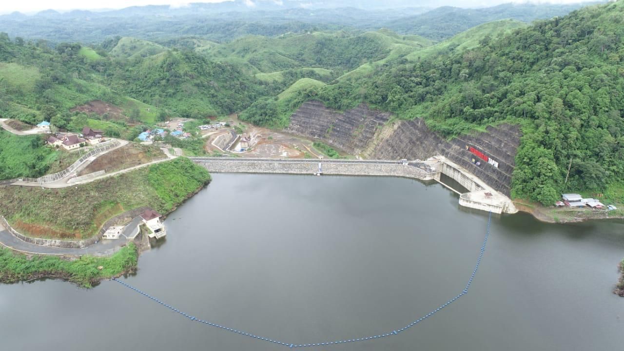 Keberadaan bendungan ini diharapkan dapat menyediakan air baku untuk wilayah Rantau yang menjadi Ibu Kota Kabupaten Tapin sebesar 500 liter/detik, mereduksi banjir sebesar 107 m3/detik, konservasi air (ground water recharge), destinasi wisata di kawasan Daerah Aliran Sungai (DAS) Tapin, dan sumber air untuk PLTA sebesar 3,30 MW. (Dok: Biro Pers Setpres)