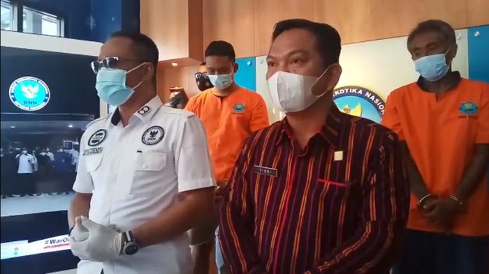 BNNK Badung menangkap dua pengedar dan satu napi di Lapas Kerobokan yang menjadi sindikat pengedar sabu di Bali (dok. BNNK Badung)