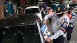 Cabut Pentil hingga Digembosi, Dishub Tertibkan Parkir Liar di Bandung