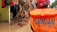 Gubernur DKI Anies Baswedan sempat mengunjungi wilayah ini pada 9 Februari lalu. Anies mengatakan wilayah di tahun sebelumnya kebanjiran setinggi 3 meter. Foto: Cipinang Melayu Jaktim banjir. (Fathan/detikcom)