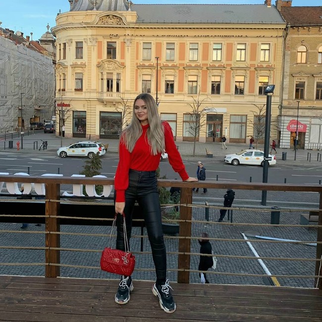 Seperti dikutip dari Daily Star, Claudia sendiri sampai saat ini tidak pernah memberikan komentar apapun terkait pengunduran dirinya tersebut. Kini dirinya bekerja sebagai seorang pengacara di sebuah kantor hukum lokal. Foto: Instagram/@claudiaardelean_