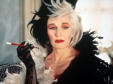 Emma Stone memerankan Cruella de Vil di film Disney Cruella