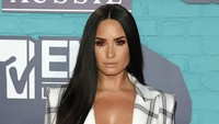 Demi pun mencoba menjalani rehabilitasi dan bangkit kembali usai terjebak dalam jerat narkoba. Getty Images for MTV/Andreas Rentz