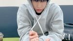 Gaya Keren Doyoung NCT Saat Pamer Camilan dan Makan Mie