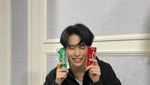 Gaya Keren Doyoung NCT Saat Pamer Camilan dan Makan Mie