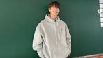 Gaya Keren Doyoung NCT Saat Pamer Camilan dan Makan Mie