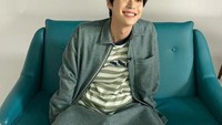 Kim Doyoung adalah member NCT yang memiliki suara yang bagus. Pria berusia 26 tahun (usia Korea) ini sedang jadi perbincangan hangat setelah tampil perdana dalam episode pertama Cafe Midnight. Foto: Instagram @do0_nct