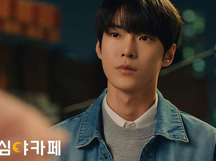 Doyoung NCT di drama Korea Cafe Midnight Season 3