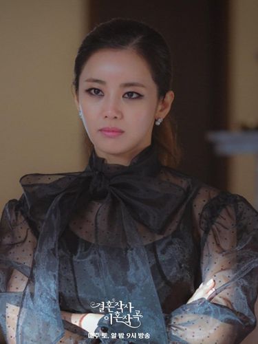 Drama Korea Love (ft. Marriage and Divorce) mencuri perhatian sejak penayangan episode pertamanya. Love (ft. Marriage and Divorce) mengangkat tiga masalah rumah tangga dari berbagai usia, dan menjadi drakor dengan rating tertinggi dalam sejarah stasiun TV Chosun. Penasaran kisah drakor Love (ft. Marriage and Divorce)?