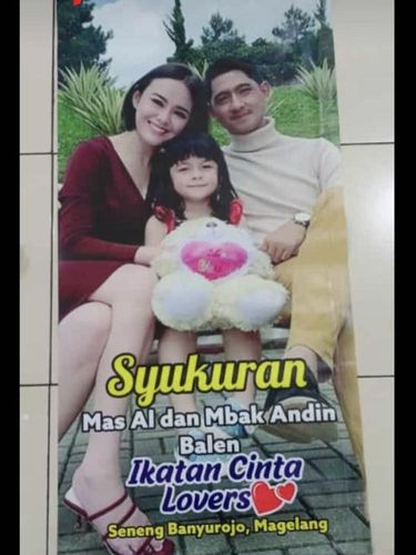 Emak-emak yang gelar acara syukuran untuk sinetron Ikatan Cinta. Emak-emak yang gelar acara syukuran untuk sinetron Ikatan Cinta.
