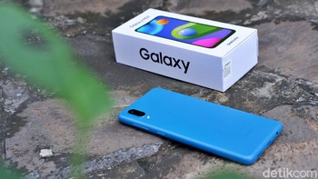 Galaxy M02 akan di-flash sale pada 22 - 25 Februari di Samsung.com dan Lazada. Setiap pembelian akan diberikan earphone original Samsung senilai Rp 149 ribu. Foto: Adi Fida Rahman/detikINET