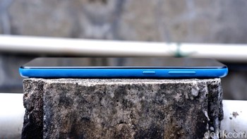 Untuk dapur pacunya, Samsung meracik chipset Mediatek MT6739W dengan RAM 2 GB. Memori internalnya 32 MP yang dapat ditambah dengan memasang microSD hingga 1 TB. Foto: Adi Fida Rahman/detikINET