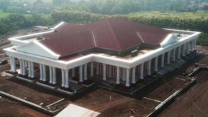 Gedung pertemuan Grha Megawati yang dibangun Pemkab di Desa Buntalan, Kecamatan Klaten Tengah.