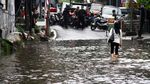 Penampakan Genangan yang Rendam Jalan Bangka Raya