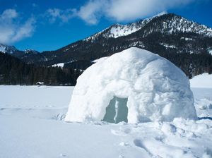 Begini Cara Orang Eskimo Bikin Iglo, Rumah Salju untuk Tinggal