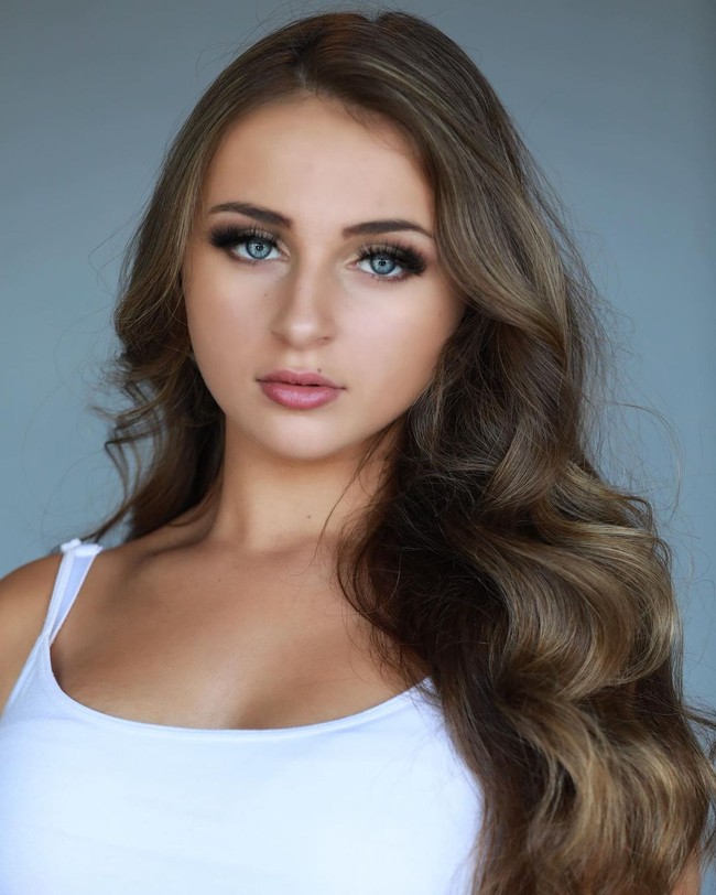 Isabella Barret disebut sebagai salah satu miliuner termuda di Amerika di usianya yang baru menginjak enam tahun. Ketika itu, Isabella merupakan bintang dari acara realiti Toddlers & Tiara di mana ia merupakan seorang ratu kecantikan cilik. Foto: Instagram @isabellabarrett123