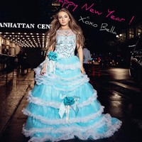 Diakuinya jika ikut kontes kecantikan saat kecil membuka banyak pintu pada bidang modeling, akting, dan menyanyi. Tapi bukan jadi artis, Isabella kini malah berkembang sebagai pengusaha. Sejak jadi populer di usia enam tahun, ia memang sudah meluncurkan bisnis dengan merilis produk kecantikan dan aksesori untuk anak perempuan. Foto: Instagram @isabellabarrett123