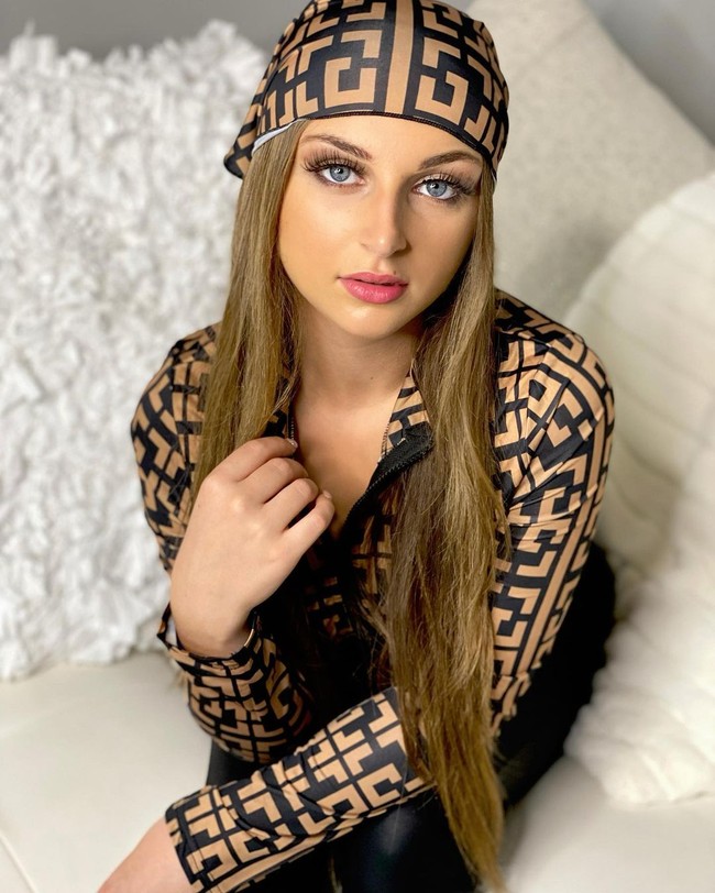 Apa kamu mau beli produk ini? Berapa harga yang kamu mau bayar? Menurut kamu ini dibutuhkan? Jangan takut untuk bertanya pendapat orang-orang. Sekarang ini menyimpan ide proyek sudah tidak zaman, lantanglah dan ini akan mengurangi faktar risiko, kata Isabella. Foto: Instagram @isabellabarrett123