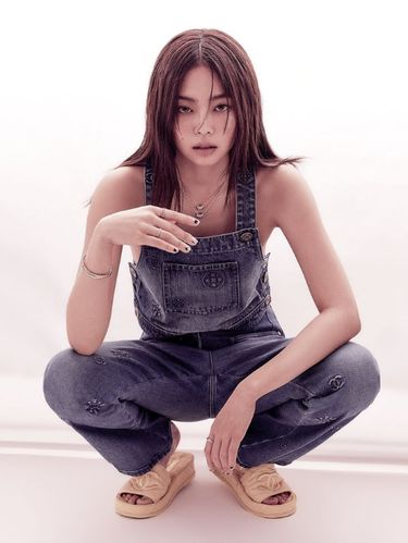 Jennie BLACKPINK jadi fashion editor Vogue Korea.