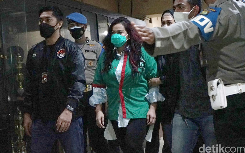 Jennifer Jill saat ditemui di perilisan kasus narkoba di Polres Metro Jakarta Barat.