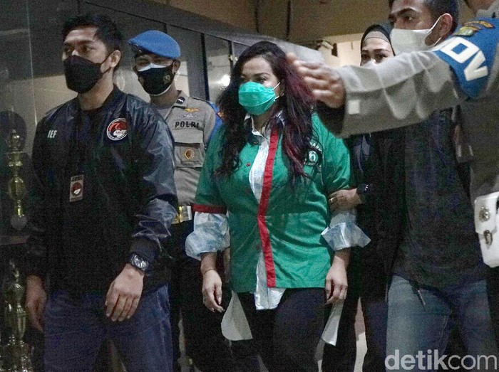 Jennifer Jill saat ditemui di perilisan kasus narkoba di Polres Metro Jakarta Barat.