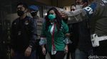 Sama-sama Tajir, Beda Gaya Nia Ramadhani dan Jennifer Jill Berbaju Tahanan