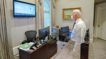 Presiden Joe Biden ikut menyaksikan detik-detik pendaratan rover Perseverance milik NASA di Planet Mars. di Foto: https://twitter.com/POTUS