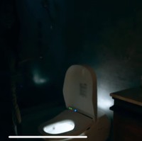 Kamar mandi di lantai dua juga dilengkapi kloset futuristik. Kloset tersebut dapat menyala jika Raisa enggan menyalakan lampu kamar mandinya. (Foto: Instagram/@Raissa6690)